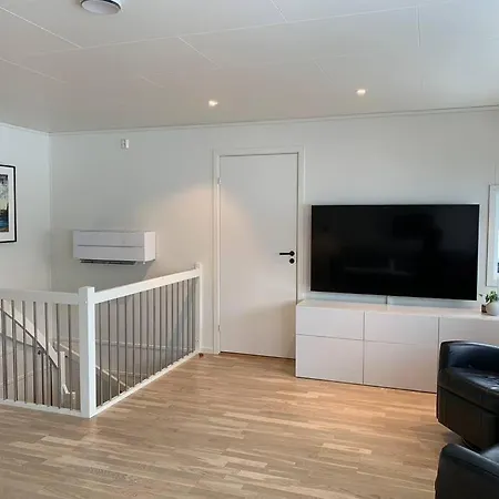 Tromso/kvaloya - Modern House Near Nature! بيت للعطل